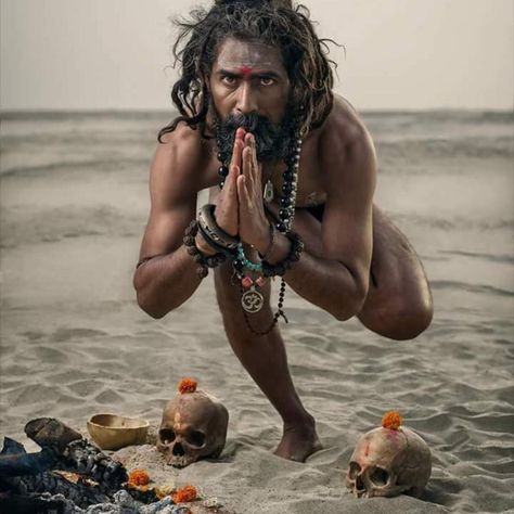 Sadhus India, Aghori Sadhu, Yoga India, Arte Yoga, Kumbh Mela, Vedic Mantras, India People, Hindu Mythology, Yoga Art