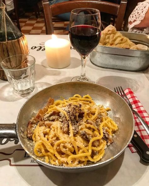 Pasta In Italy Aesthetic, Italian Restaurant Food, Italian Food Restaurant, Food Vibes, Trastevere Rome, Rome Food, Italy Food, Food Goals, Food Is Fuel