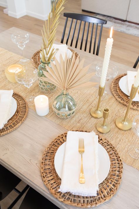 How to Creating the Perfect Boho Dining Table - Kitchen Table Boho, Boho Dining Table, Table Decor Boho, Macrame Table Runner, Wicker Wall, Cozy Boho, Tablescape Ideas, Kitchen Table Decor, Dining Lighting