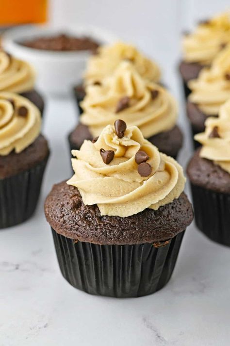 Chocolate Bourbon Cupcakes (From Cake Mix) Chocolate Bourbon Cupcakes, Bourbon Cupcakes, Alcoholic Cupcakes, Bourbon Cake, Butterfinger Cookies, Moist Chocolate Cupcakes, Cake Mix Cupcakes, Favorite Casserole Recipes, Boozy Cupcakes