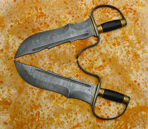 Everybody Wing Chung Tonight (with Knives 2013 Wing Chung Swords) - BLADE Magazine #knives Duel Blades, Dual Blades Fantasy, Double Edged Spear, Butterfly Swords, Double Bladed Scimitar, Butterfly Knife, Types Of Swords, Chinese Broadsword, Chinese Martial Arts