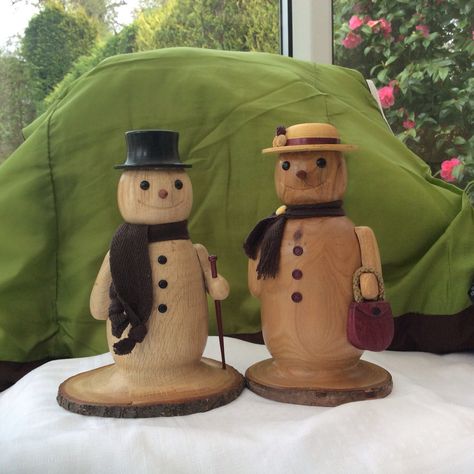 Wood turned Snowman and Snowwomen. Wood Christmas Decorations, Wooden Snowmen, Wood Snowman, Wood Turning Lathe, Turning Projects, Lathe Projects, Wood Turning Projects, Christmas Wood Crafts, Wood Christmas Ornaments