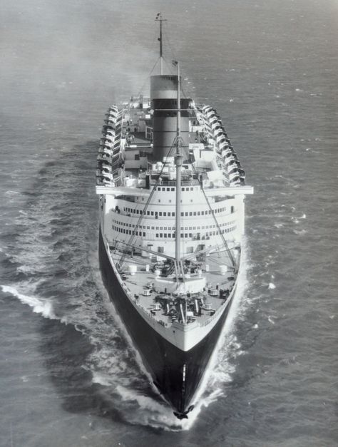 Cunard Line QUEEN ELIZABETH of 1939. Photo 1950s. Queen Mary Ship, Rms Queen Mary, Cunard Ships, Rms Queen Elizabeth, Enchantment Of The Seas, Cunard Cruise, Cunard Line, Cruise Liner, Ocean Liner