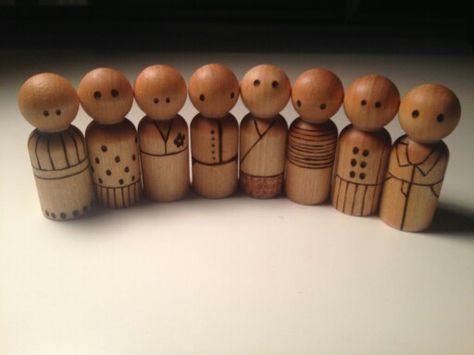 Wood burned peg people for the little man's stocking! Wood Burning Pen, Wooden Toys Design, Wood Peg Dolls, Woodburning Projects, Kids Rooms Diy, Peg People, Clothespin Dolls, Natural Toys, Woodworking Guide