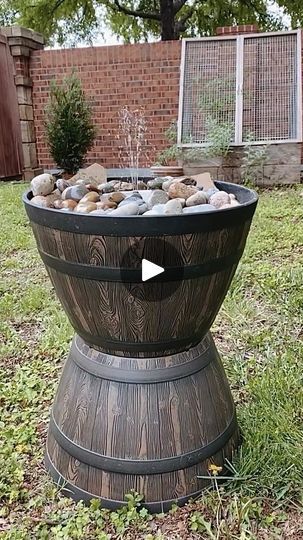 Bird Bath Fountains Outdoor, Solar Fountains Outdoor, Solar Fountains Outdoor Diy, Diy Solar Water Fountain, Fair Garden, Diy Solar Fountain, Diy Backyard Fence, Solar Water Fountain, Diy Garden Fountains