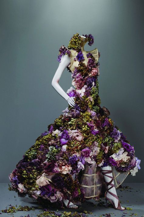 https://flic.kr/p/9A8TUf | Dress, "Sarabande" Spring 2007 - "Alexander-McQueen: Savage Beauty" at the Met Alexander Mcqueen Wedding Dresses, Beauty Exhibition, Alexander Mcqueen Savage Beauty, Floral Couture, Alexander Mcqueens, Savage Beauty, Alexander Mcqueen Dresses, 파티 드레스, Costume Institute