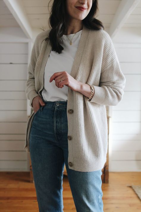 Outfits Archive - Style Bee Workwear Capsule, Look Formal, Cocoon Cardigan, Cardigan Outfits, Neutral Outfit, Casual Style Outfits, Looks Style, Mode Inspiration, Mom Style