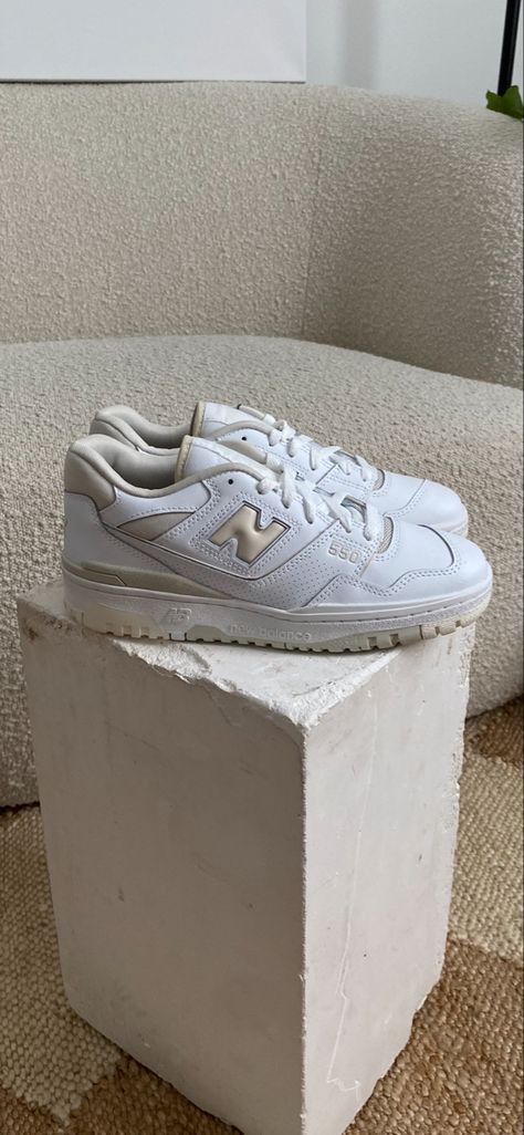 New Balance 550 Cream, New Balance 550s, Neutral Sneakers, Cream Sneakers, Sneaker Trends, Cream Outfit, Blue Neon Lights, Spring Sneakers, Cream Shoes