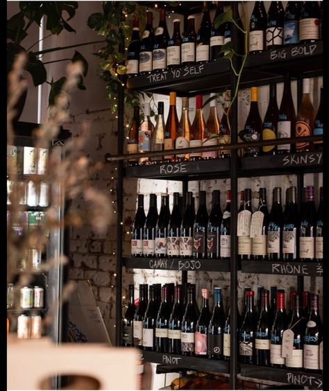 Retail Corner Display, Wine And Cheese Bar Design, Small Wine Shop, Wine Service, Wine Bar Decor, Wine Cafe, Wine Shop Interior, Wine Bar Design, Bistro Interior