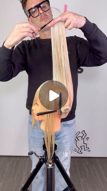 DJ MULDOON on Instagram: "Simple Face Framing Layering (Concave Layers) ⬇️  Here’s a variation of classic Concave Layering getting heavier in the back. The easiest one of them all. Lift up and cut short to long going backwards. Use the round of the head at the frontal area to give you the guide for how steep to cut the angle from front to back. Elevate all sections into the first (to protect your length) Nice and easy. Try it the other way (shorter in the back heavier front) for a different balance of weight.  products used ⬇️ @evopro @evohair #easytiger #shebangabang   Join me in Denver on May 5th for my KDF hands on haircutting workshop. Link in bio.   Work smarter not harder @knowledgedestroysfear   @hairbrained_official @thefactoryhair @evohair @evohairpro  @exalto_professionnel   #hai Framing Face Layers Long Hair, Face Layers Long Hair, Front Hair Layers, Concave Layers, Long Hair Diy, Highlight Tutorial, Haircuts For Long Hair With Layers, Work Smarter Not Harder, How To Cut Bangs