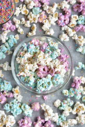 UNICORN POPCORN Unicorn Popcorn, Unicorn Desserts, Wilton Candy Melts, Unicorn Themed Birthday Party, Unicorn Foods, Popcorn Recipes, Unicorn Cake, Unicorn Birthday Parties, Mermaid Party