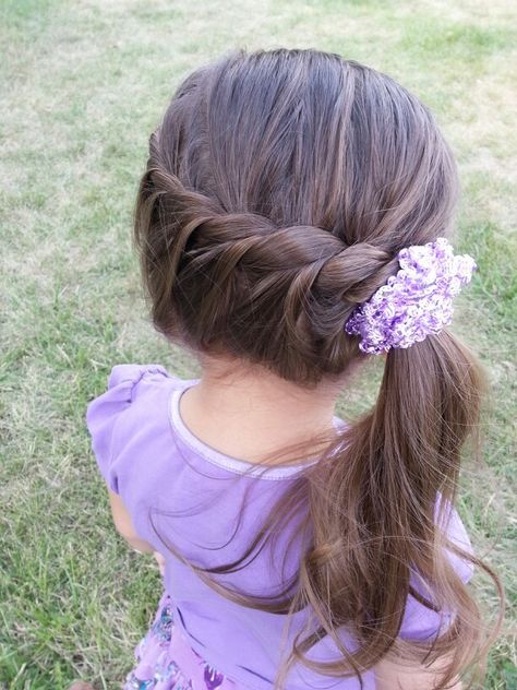 Simple quick adorable little girl hairstyle!! Took me less then 5 min :) Easy Little Girl Hairstyles, Girl Hair Dos, Prințese Disney, Flower Girl Hairstyles, Peinados Faciles, Toddler Hair, Hair Dos, Pretty Hairstyles