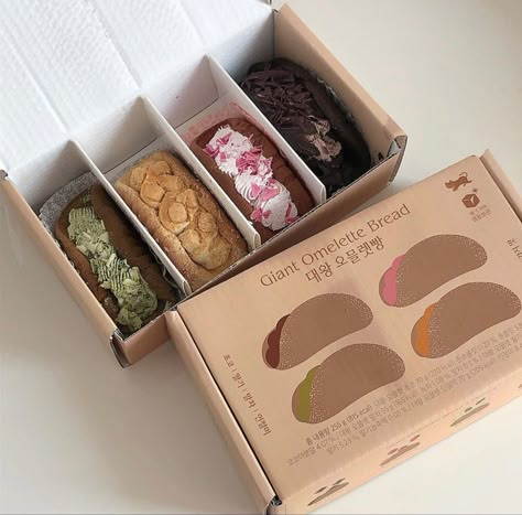 Croffle Packaging, Aesthetic Food Packaging, Bread Packaging Design, Pastry Packaging, Bakery Packaging Design, Korean Dessert, Bread Packaging, Japanese Cake, Baking Packaging