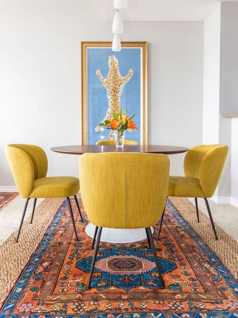 Yellow Dining Chairs, Mid Century Dining Room, Mid Century Modern Dining Room, Dining Room Style, Eclectic Modern, 아파트 인테리어, Mid Century Dining, Mid Century Modern Chair, Dining Room Inspiration