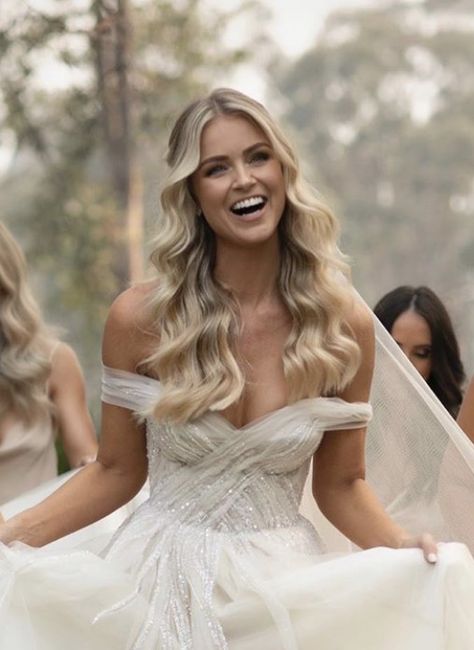 Part Up Wedding Hairstyles, Bride Hair Down Bridesmaids Hair Up, Beach Waves Wedding Hair With Veil, Half Up Half Down Wedding Hair Long Curls, Down Do Hairstyles Wedding, Bride Balayage Hair, Bride Hairstyles All Down, Bridal Hair With Pins Half Up Half Down, Hair Down With Veil Loose Curls