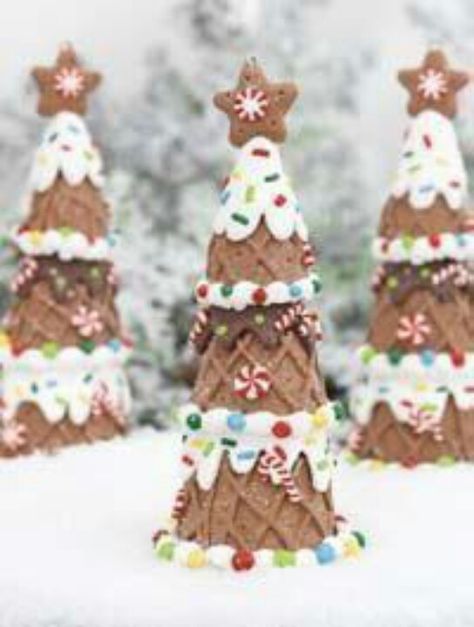 ice cream cones Gingerbread Trees, Ice Cream Cones, Small Christmas Trees, Christmas Goodies, Noel Christmas, Christmas Gingerbread, Christmas Joy, Ice Cream Cone, Holiday Treats