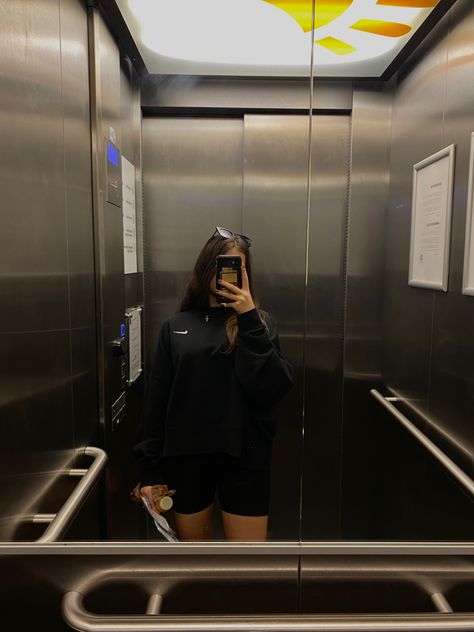 Elevator Aesthetic, Mirror