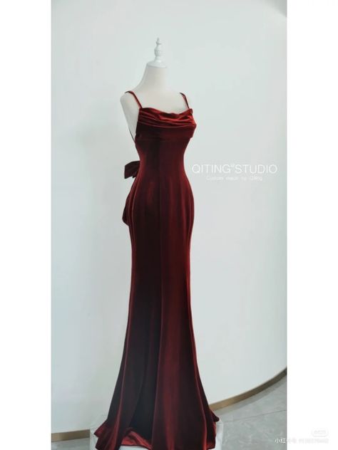 Red Corset Wedding Dress, Old Hollywood Dress Gowns, Dark Red Dress Long Elegant, Old Hollywood Prom Dresses, Old Hollywood Dress, Hollywood Gowns, Elegant Red Dress, Met Gala Dresses, Hollywood Dress