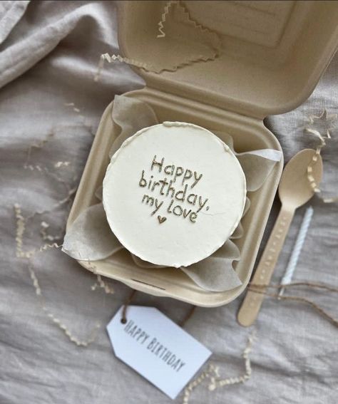 Bday Presents For Boyfriend, Boyfriend Presents, Cake Story, Simple Cake Designs, Mini Cakes Birthday, Simple Cake, Bento Cake, Simple Birthday Cake, Presents For Boyfriend