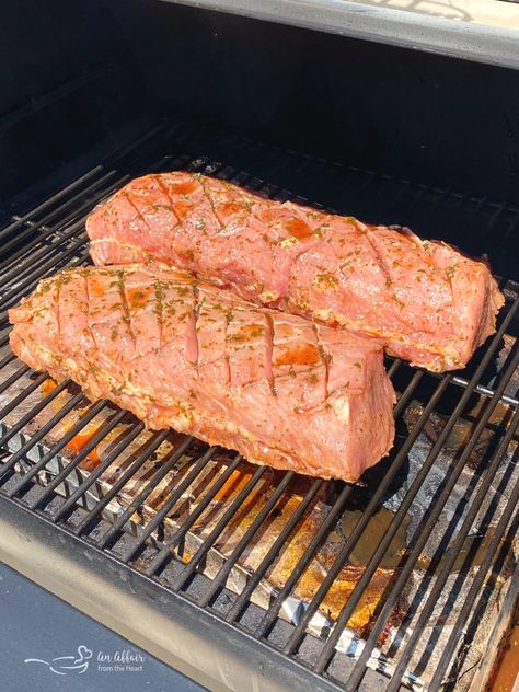 How to prepare a perfectly Smoked Pork Loin an easy recipe Smoked Boneless Pork Loin Recipes, Pellet Grill Pork Loin Recipes, Pork Loin On Smoker Grill, Treager Pork Loin Recipes, Traeger Pork Loin Recipes, Pellet Smoked Pork Loin, Pork Loin Roast Smoker Recipes, Pork Loin On Smoker, Smoked Boneless Pork Loin