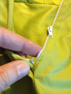 Zipper Repair Hacks With Fork, Fixing A Zipper, Zipper Problems, Fix Broken Zipper, Fix A Zipper, Zipper Repair, Start Sewing, Clothes Making, Sewing Alterations