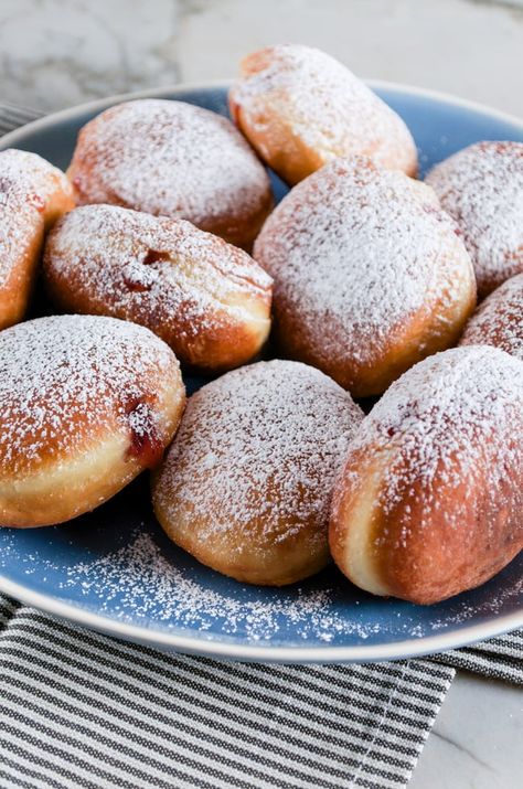 20 Hanukkah Desserts to Make the Holiday Even Sweeter Stuffed Challah, Hanukkah Party Ideas, Holiday Cooking Ideas, Chanukah Recipes, Hanukkah Decorations Diy, Hanukkah Desserts, Hanukkah Dinner, Jelly Doughnuts, Kosher Food