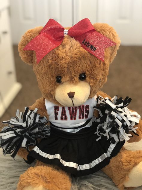 Senior Night Gift Ideas Cheerleading, Senior Cheerleader, School Cheerleader, Mama Bear Design, Cheer Banquet, Cheer Coach Gifts, Graduation Party Diy, Senior Night Gifts, Cheerleading Gifts