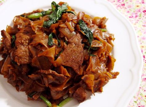 Char Kway Teow Recipe, Char Kway Teow, Fried Beef, Malaysian Food, Noodle Recipes, Beef Dishes, Inspired Recipes, Asian Dishes, Winter Food