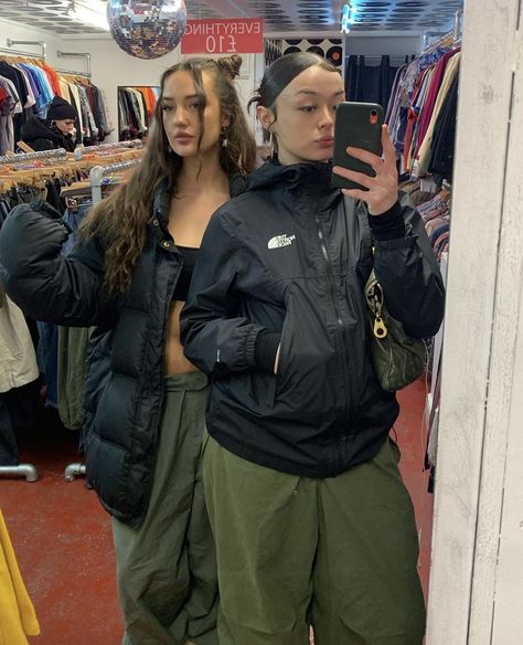 Northface Jacket Outfits, Tnf Jacket, Puffer Outfit, Windbreaker Outfit, 90s Inspired Outfits, Fits Aesthetic, Winter Fit, Jacket Outfit, Causual Outfits