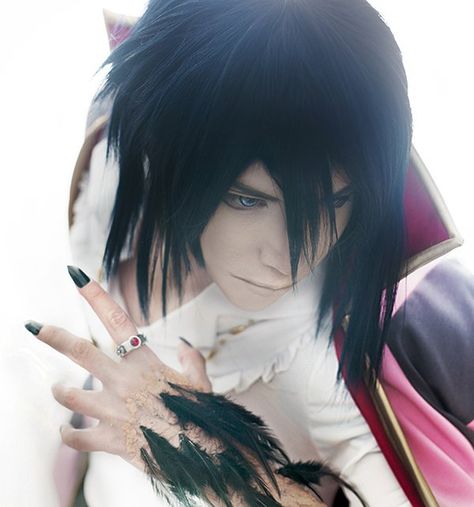 Howl Cosplay Black Hair, Howl Pendragon Black Hair, Bird Howl, Howl Movie, Howl Cosplay, Howl's Moving Castle Aesthetic, Howls Moving Castle Cosplay, Howl Jenkins, Climbing A Mountain