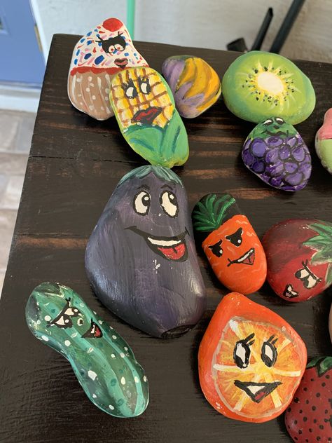 Rock Painting Fruit, Painted Garden Rocks Vegetables, Painted Rocks Fruit, Painted Rocks Fruits And Vegetables, Painted Rocks Kids Food, Fruit And Veggies, Outdoor Crafts, Craft Corner, Rock Painting Art