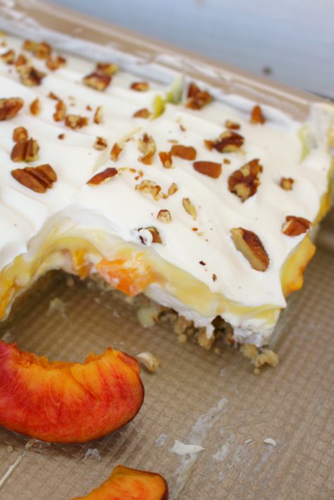 How to Make the Best Peach Delight | If you love fresh, summer peaches this dessert is for you! This Peaches & Cream Dessert has a Pecan Sandie cookie crust, cream cheese filling, fresh peaches, and toasted pecans!  The ultimate peach delight loaded with delicious peach flavor that your family is sure to love || Delightful E Made Peach Delight With Pecan Crust, Cake Mix Peach Cobbler, Pecan Sandie, Peaches And Cream Dessert, Peaches Cream Cheese, Peach Delight, Peach Dessert, Peach Recipes, Cream Cheese Desserts