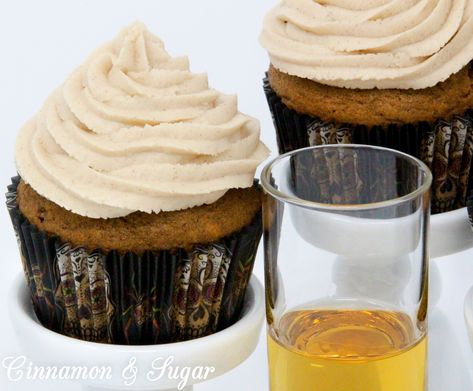 Fireball Pumpkin Spiced Coffee Cupcakes - Cinnamon and Sugar Fireball Cupcakes, Pumpkin Spiced Coffee, Cupcakes Cinnamon, Spiced Cupcakes, Infused Desserts, Apple Cake Pops, Cocktail Cupcakes, Pumpkin Pie Cupcakes, Pumpkin Wine