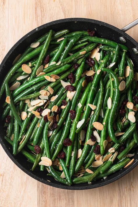 Green Bean And Cranberry Recipes, Cranberry Bean Recipes, Green Beans Cranberries Almonds, Green Beans With Almonds And Cranberries, Cranberry Green Beans, Green Beans And Cranberries, Green Beans And Almonds, Haricot Verts Recipe, Green Beans With Cranberries