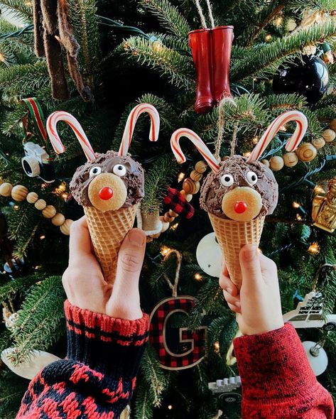 Reindeer Ice Cream, Christmas Ice Cream Cones, Sundae Board, Ice Cream Christmas, Christmas Ice Cream, Movie Christmas, Elf Movie, Christmas Event, Ice Cream Cones