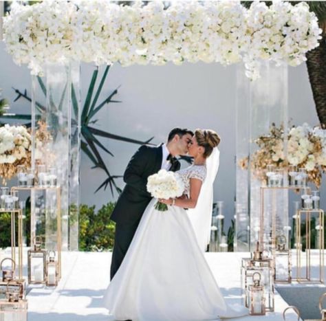 White Wedding Ceremony, Wedding Canopy, Wedding Ceremony Arch, Wedding Altars, Reem Acra, Ceremony Arch, Glamorous Wedding, Wedding Stage, Wedding Aisle