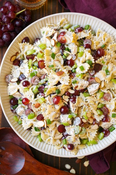 Summer Pasta Salad Recipes Easy, Grape Pasta, Chicken Pasta Salad Recipes, Summer Pasta Salad Recipes, Poppy Seed Chicken, Resep Pasta, Grape Recipes, Resep Salad, Poppy Seed Dressing