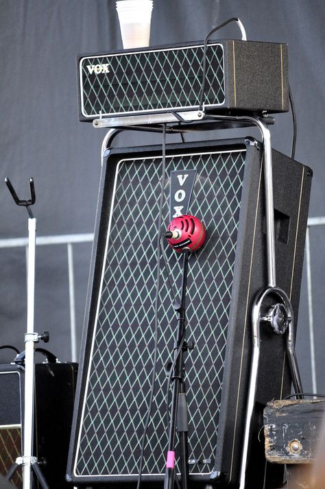 Vox AC50 amp atop a steel-framed T100 cabinet. I don't think these were available stateside in the 1960s. Vox Amplifiers, Vox Amp, Vintage Guitar Amps, Music Making, Guitar Amps, Bass Amps, Vintage Guitar, Guitar Amp, Loudspeaker