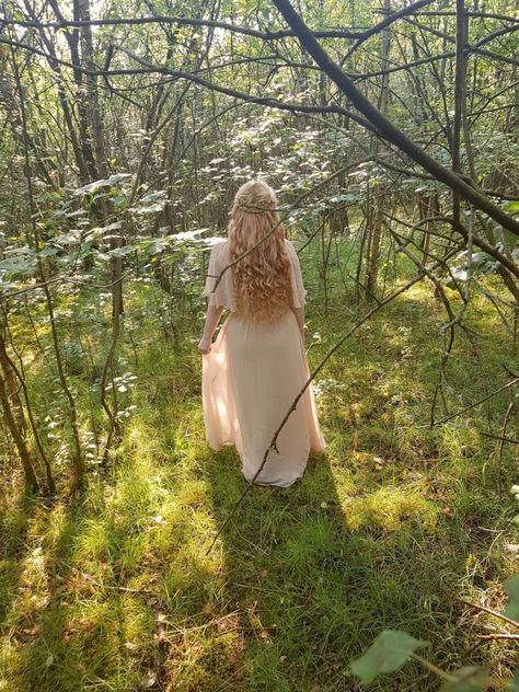 Lost In The Forest, Blonde Hair Girl, Dreamy Photography, Fantasy Magic, Princess Aesthetic, Instagram Feed Ideas, Fantasy Aesthetic, Forest Fairy, Nature Girl