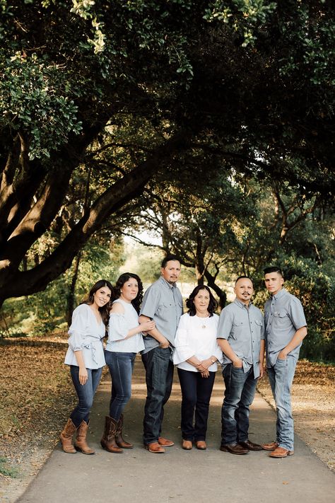 Mexican Family Pictures, Adult Family Photos, Ranch Family, Downtown Napa, Spring Family Pictures, Large Family Photos, Napa California, Family Poses, Family Pic