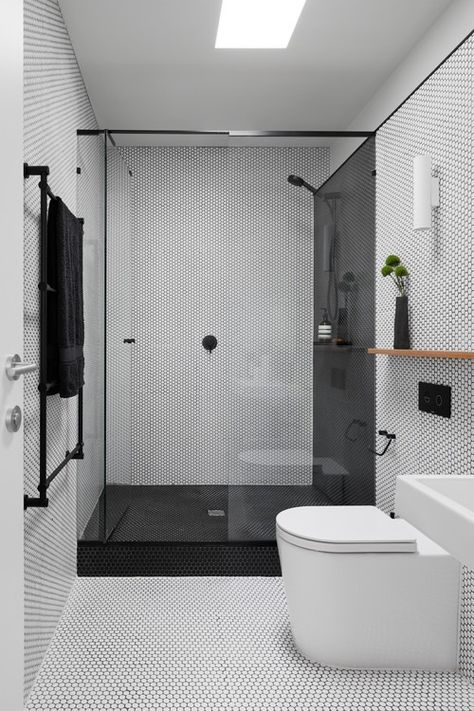 New Aesthetic Alert! 15+ White Tiles with Black Grout Ideas White Penny Tile Black Grout, Black Penny Tile Shower Floor, Black And White Shower Tile Ideas, White Penny Tile Bathroom, Black Penny Tile, Penny Tile Bathroom, Penny Tiles Bathroom, Penny Tiles, Rv Design