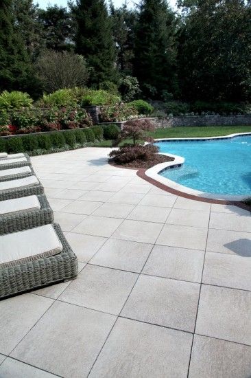 Unilock pool deck with Umbriano and Il Campo paver Pool Patio Pavers, Pool Remodel, Backyard Renovations, Swimming Pools Backyard, Backyard Pool Designs, Paving Stones, Paver Patio, Pool Decks, Wall Systems