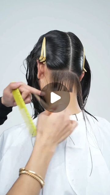 Mu Rong on Instagram: "Do you know how to cut a beautiful short hair? Teach you in 5 minutes #haircut #hairstyle #hairsalon #hairstyles #Hair #Hairdresser #haircare #hairtutorial #haircolor" Diy Haircut Short, How To Cut Hair Short, How To Cut My Own Hair At Home, How To Cut Short Hair At Home, Diy Short Haircut At Home, Diy Short Haircut, How To Cut Short Hair, How To Cut Hair At Home, Home Haircuts