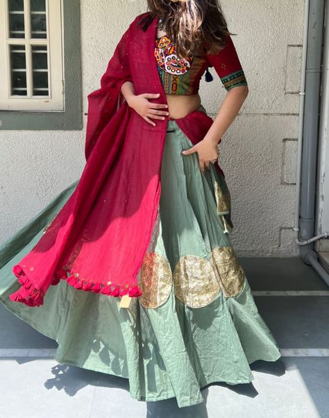 Lehriya Lehnga Designs, Udaipur Lookbook, Lenga Design, Navratri Design, Choli Ideas, Garba Choli, Navratri Blouse, Designer Dresses Couture, Choli Blouse Design