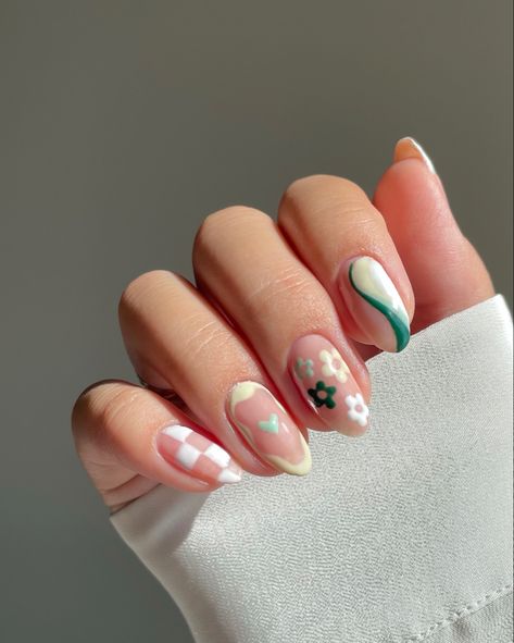 Checkered Nails, Short Nail Manicure, Nails Length, Spring Nail Colors, Heart Flower, Nail Length, Beach Nails, Gel Nail Designs, Minimalist Nails