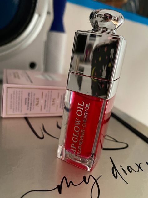 Lip Oil Aesthetic, Dior Lip Oil, Dior Lipgloss, Dior Lip, Dior Addict Lip Glow, Dior Lip Glow, Simple Skincare Routine, Lip Cosmetics, Makeup Items