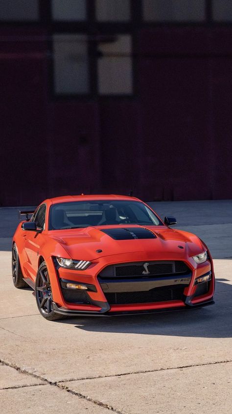 Shelby GT500 2022 Engine: 5.2L V8 Supercharged Power: 567 kW / 760 hp Torque: 848 Nm / 625 lb-ft Weight: 1,897 kg / 4,182 lbs 0-60 mph: 3.5 seconds Top Speed: 335 kph / 208 mph Fort Mustang, Cars Outside, Ducati Cafe Racer, Mustang Wallpaper, Mustang Sally, Mustang Gt500, Ford Mustang Car, Ford Mustang Shelby Gt500, Shelby Gt