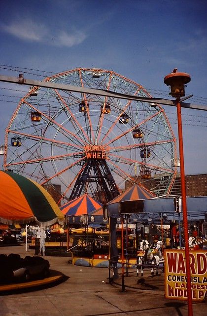 NYC April 1980 pic192 | WONDER WHEEL Coney Island | Flickr 80s Aesthetic Retro Photography, 80s Aesthetic Retro, 1990s Aesthetic, 80s Pictures, Nostalgic Aesthetic, Disney Instagram, 80s Vibes, Retro Photography, Vintage Americana