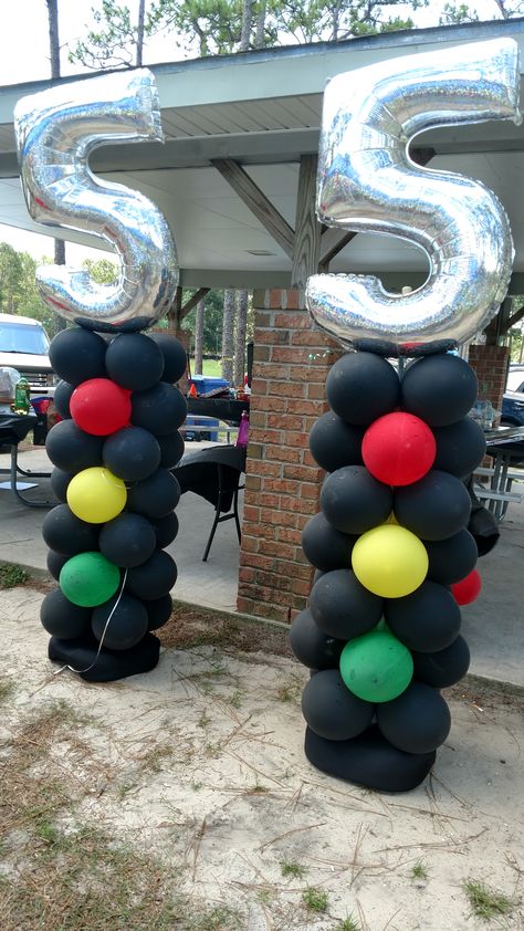 Car Birthday Decorations Ideas Diy, Traffic Theme Party, Traffic Light Balloons, Traffic Light Birthday Party, Balloon Traffic Light, Traffic Light Balloon Column, Hot Wheels Birthday Theme, Lamborghini Birthday, Traffic Light Party