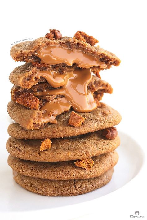 Lava Cookies, Biscoff Recipes, Biscoff Spread, Gooey Cookies, Biscoff Cookies, Cookie Butter, Lebanese Recipes, Cookie Crumbs, Chewy Cookie